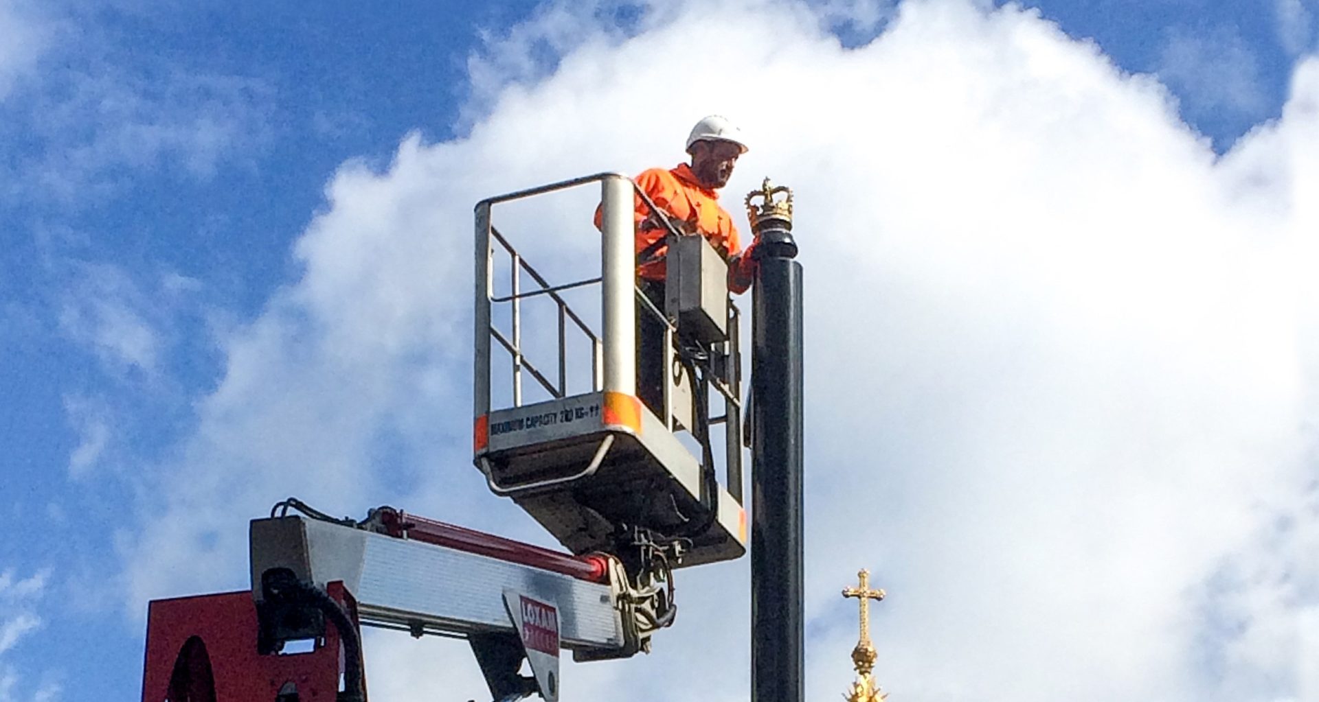 Installation of a flagpole